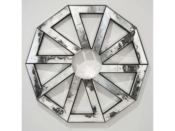 Wheel-type structure with 10 spokes, covered with faceted mirrors.